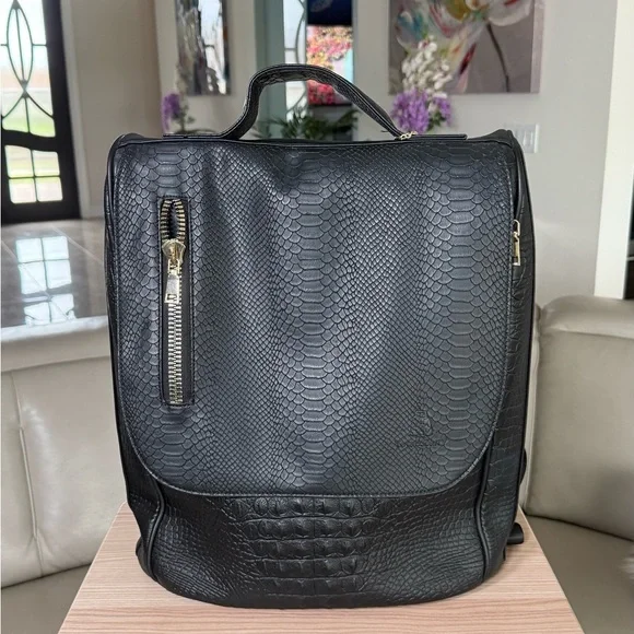 Luxurious Black Crocodile-Embossed Men's Duffel Bag Set - Picture 13 of 15